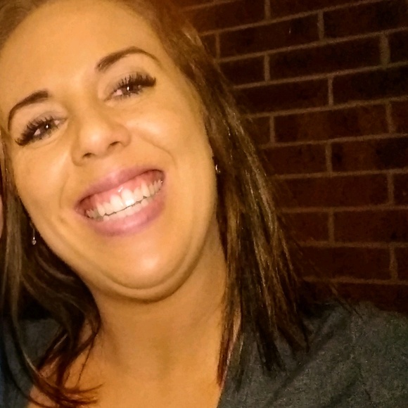 Meet your Posher, Stephanie - Picture 1 of 1